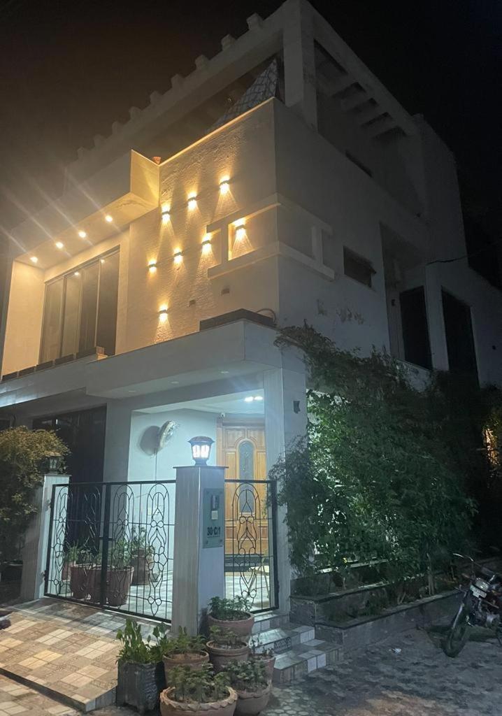 Grey Orchard Homestay - A Family Place Lahore Bagian luar foto
